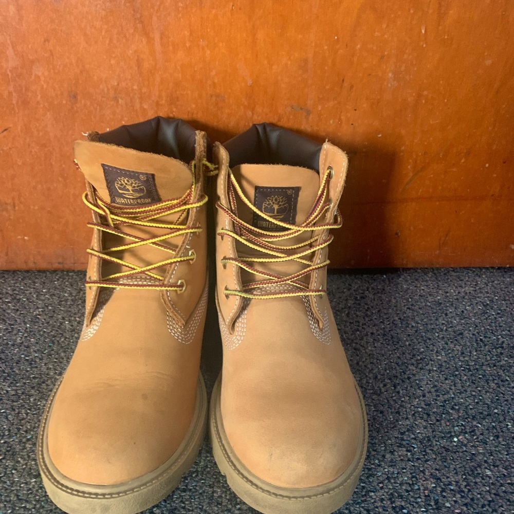 Tan kid timberlands size 5 in good condition.